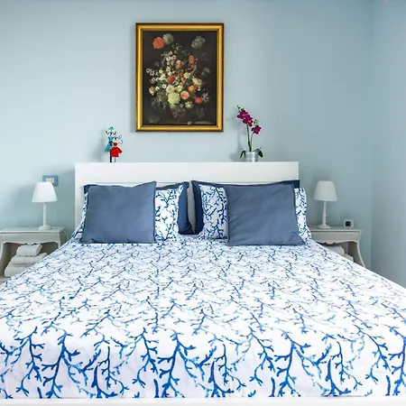 Maison Blue